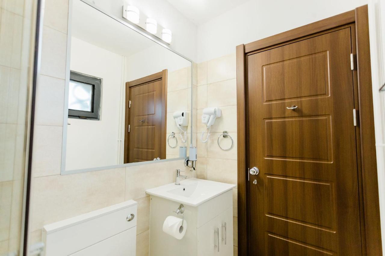 Cedar Crest Aparthotel Rîşnov Exteriör bild